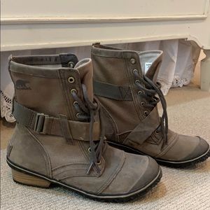 Sorel women’s snow / combat boots